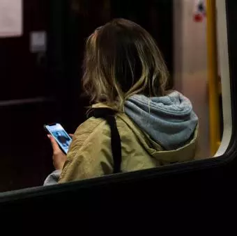 Szkło Prywatyzujące Hofi Anti Spy Glass Pro do Iphone 14 Pro Privacy