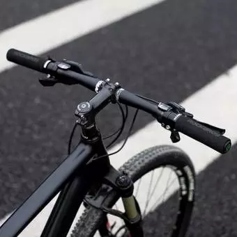 Uchwyty rowerowe Rockbros z gąbki na kierownicę BT1001BKRD Czarno - czerwone